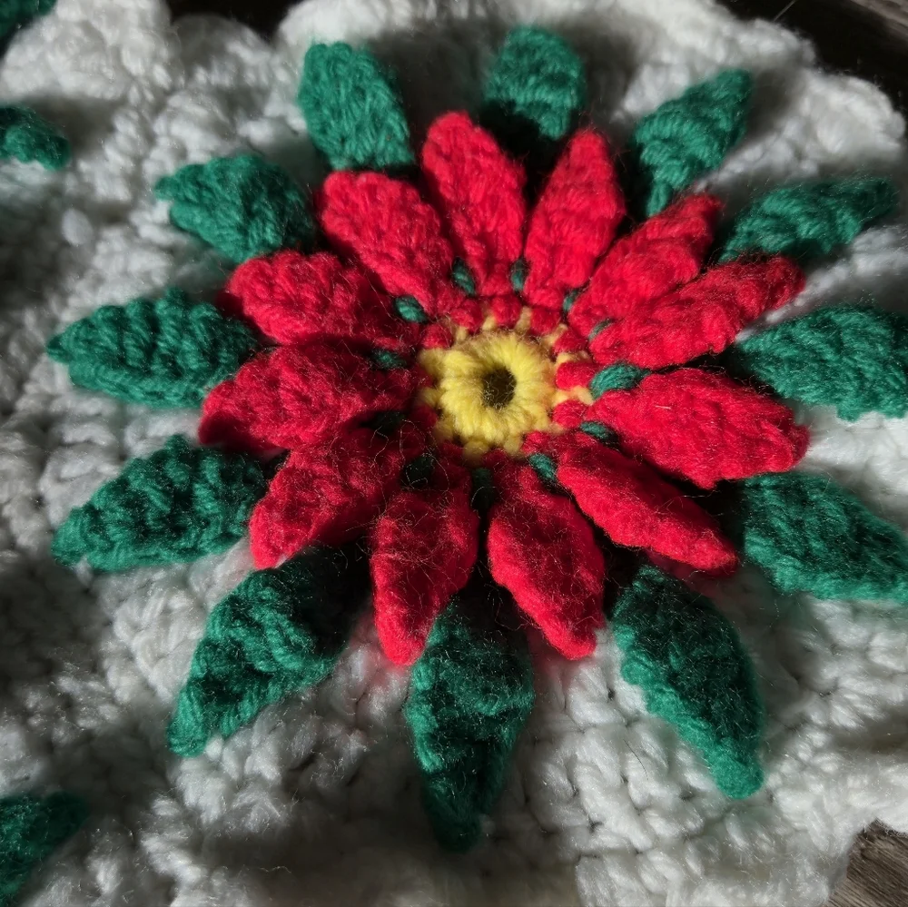 Vintage Handmade Crochet Poinsettia 3D Flower Christmas Table Runner Large 32" - Picture 2 of 11